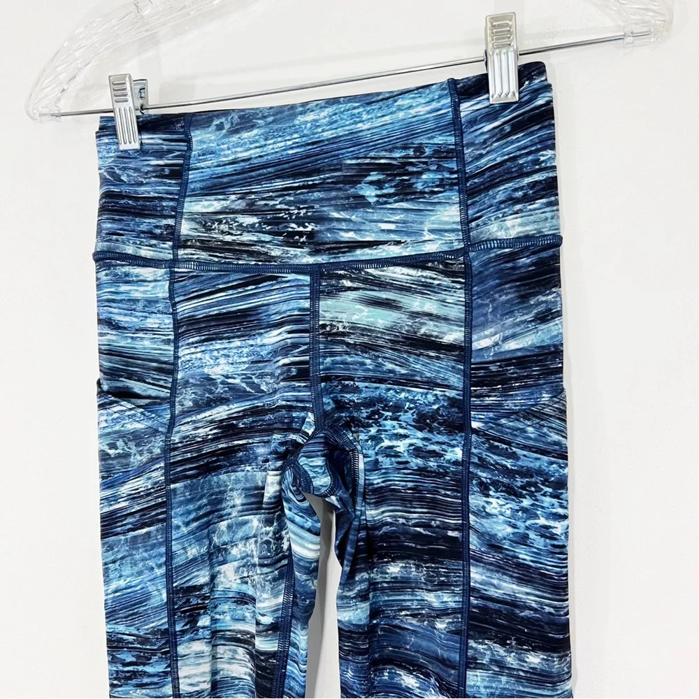 Lululemon Fast and Free Crop in Shorelines Multi Blue Size 4